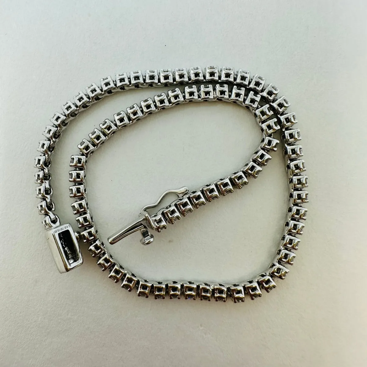 18K White Gold Tennis Bracelet with 81 Diamonds