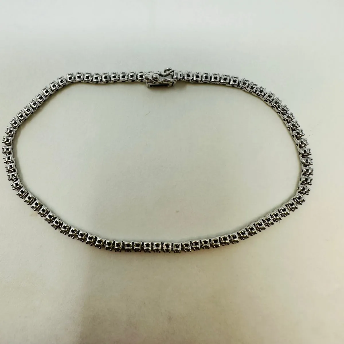 18K White Gold Tennis Bracelet with 81 Diamonds