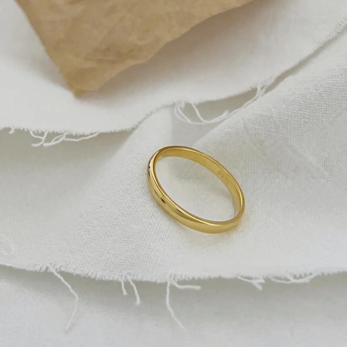 2.5mm Half Round Dome Wedding Band Ring - Gold