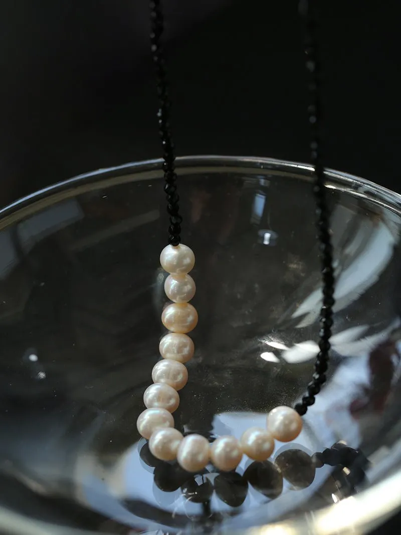 Black Spinel Smile Pearl Beaded Necklace